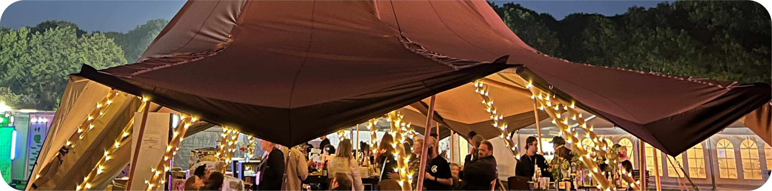 Mad- og drikkeområde på en eventplads