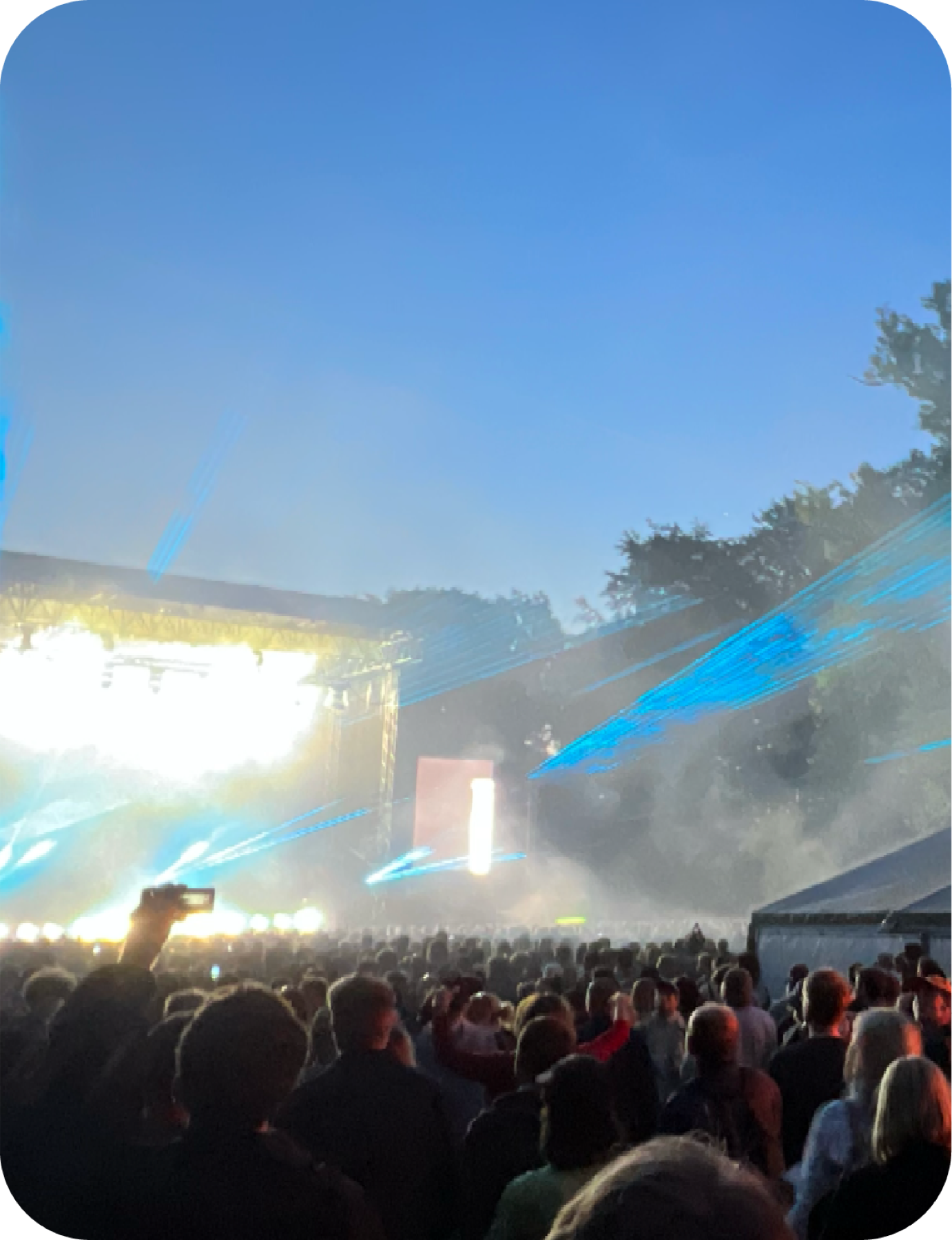 Publikum og lys ved Distortion